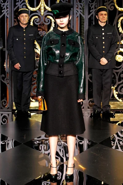 Look 43